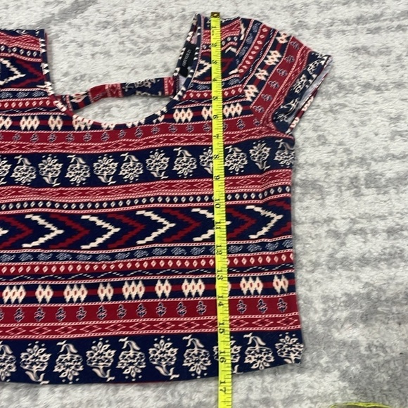 Forever 21 Patterned Open back Crop Top - Picture 8 of 8